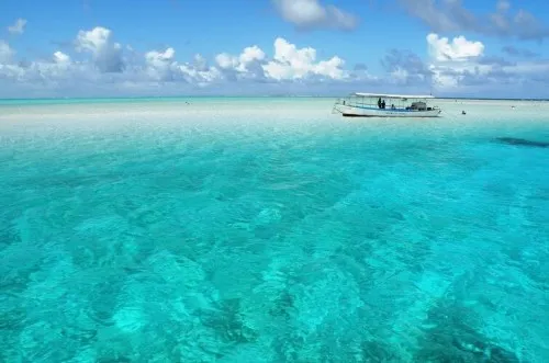 サンゴ礁のリーフに囲まれた島　東洋の真珠　与論島