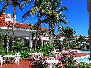 イーフビーチまで徒歩1分の【リゾートホテル久米アイランド】に宿泊！