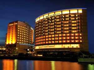 ロワジールスパタワー那覇外観